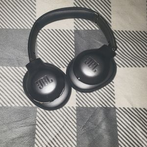 Jbl everest elite wireless headphones.